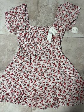 Hollister White Mini Dress with Red Floral Print with under shorts and pockets.